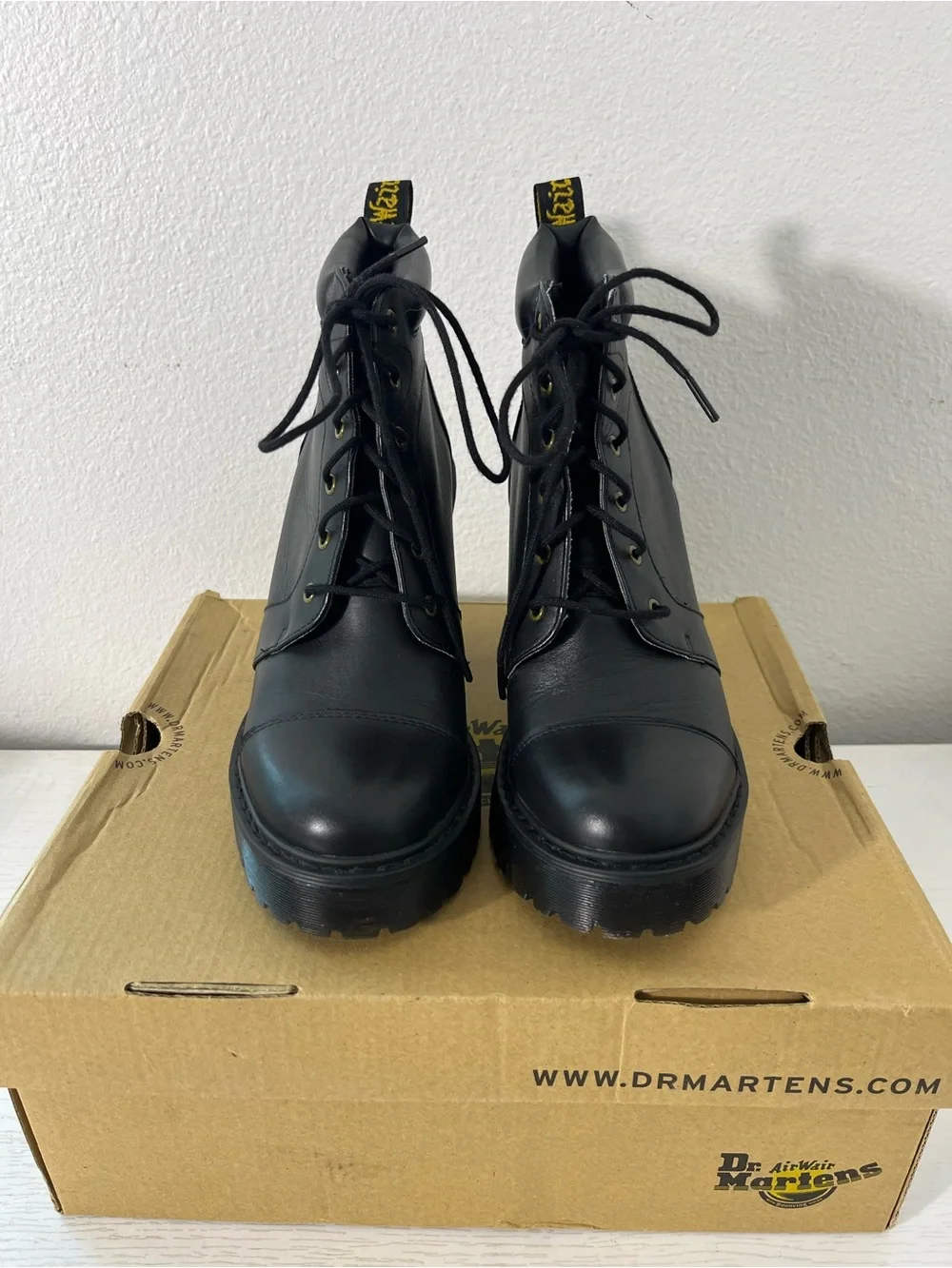 NEW Dr. Martens Areril Leather Heeled Ankle Black Boots Lace Up Size 7